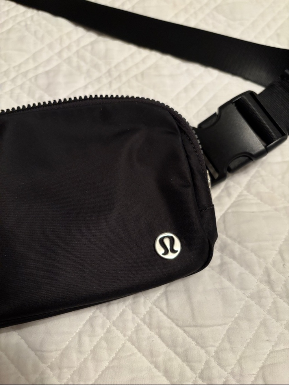 lululemon athletica Black Waist Pack with Adjustable Strap used once! - Picture 3 of 4
